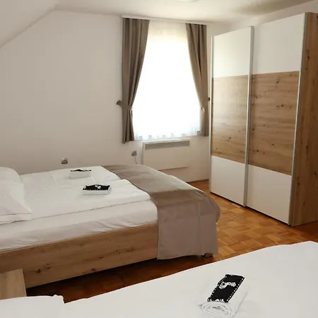 Leska Apartment *