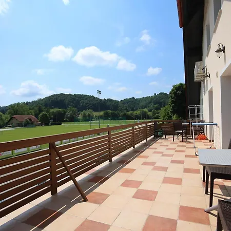 Leska Apartment *